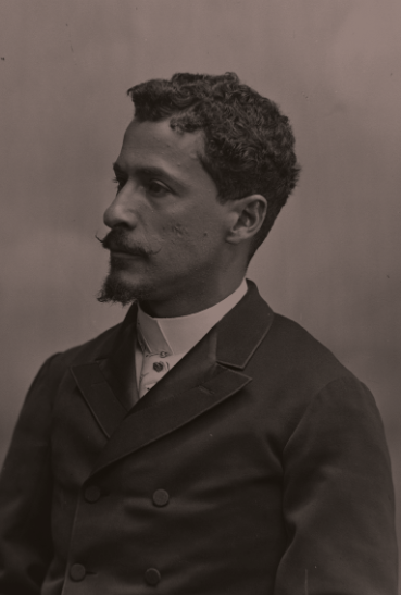 Horacio Marino Rodríguez retratado por él mismo o por su hermano Melitón. Fotografía Rodríguez, 1900. Archivo fotográfico BPP